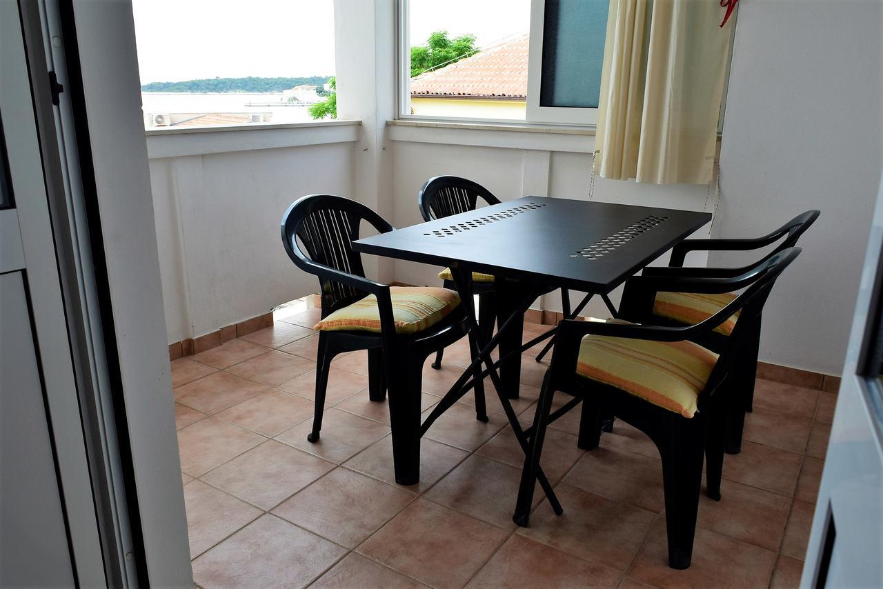 Sunnyy Beacch Apartments Banjol エクステリア 写真